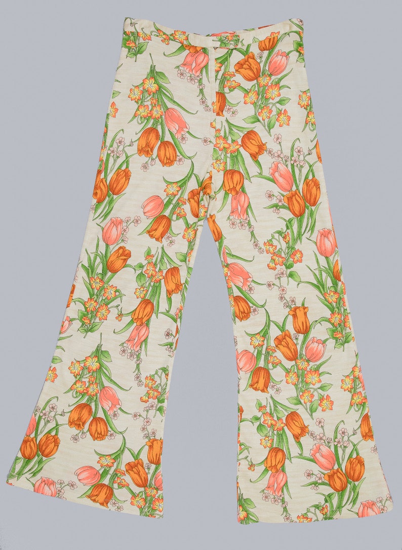70s floral printed high waisted pants with hook and eye closure and wide pant legs