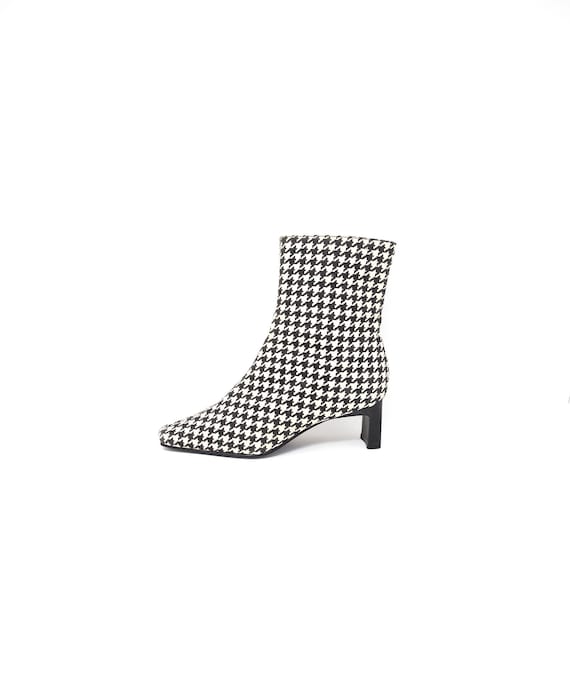 Black and white houndstooth structural 