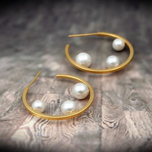 Chic pearl hoop earrings