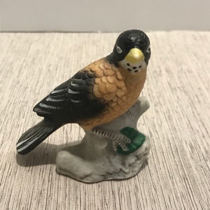 Vintage Miniature Robin Songbird Bird Figurine