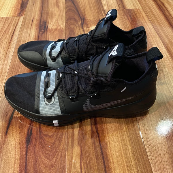 kobes grinch shoes