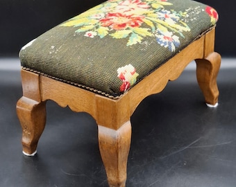 Vintage viktoriansk fotpall i nålspets - handsydd blommig Petit Point