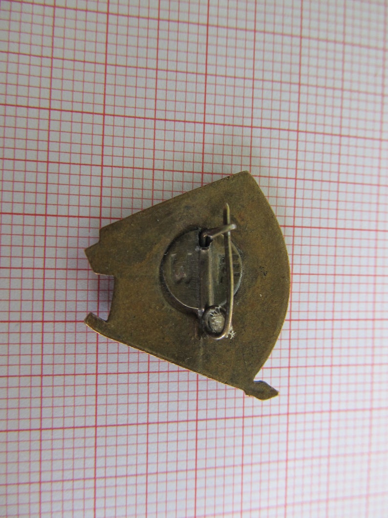 Soviet sign badge member of the Komsomol USSR Lenin Youth Organization