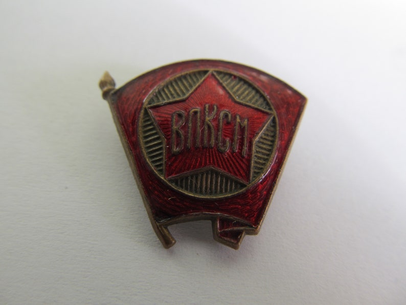 Soviet sign badge member of the Komsomol USSR Lenin Youth Organization