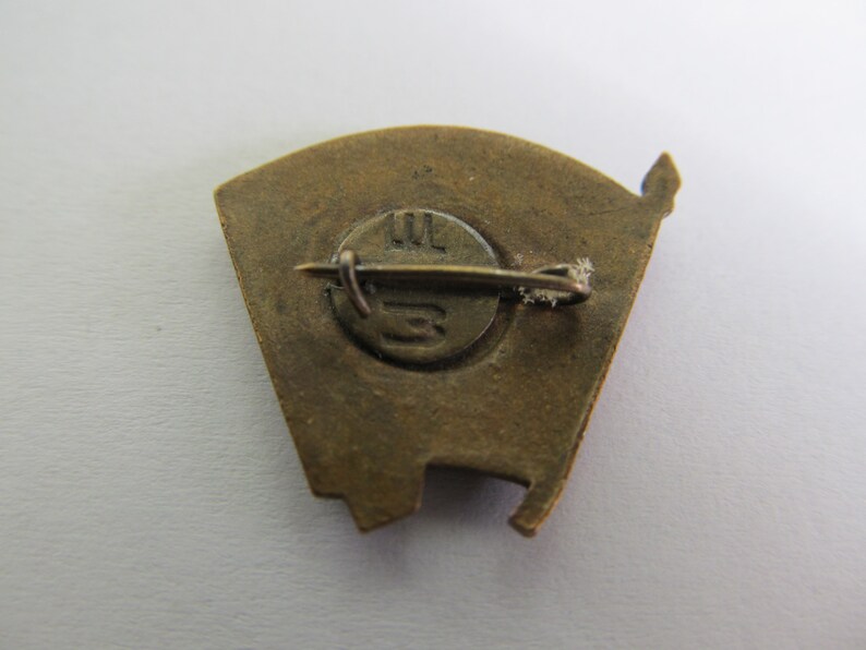 Soviet sign badge member of the Komsomol USSR Lenin Youth Organization