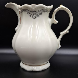 Vintage Milk Jug Oscar Schaller (Gebrüder Winterling) Germany 1930s Excellent 1 Liter. Color of baked milk.