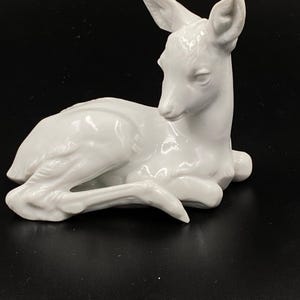 Porzellanfigur Rosenthal deer Reclining Fawn Lying Fawn by Prof. Theodor Kärner, Rehkitz, Porcelain, Germany, 1920-40s