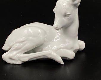 Porzellanfigur Rosenthal deer Reclining Fawn Lying Fawn by Prof. Theodor Kärner, Rehkitz, Porcelain, Germany, 1920-40s