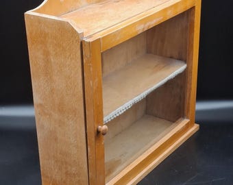 Mobiletto da parete vintage in legno con anta in vetro, vetrina porta spezie 13x14", stile rustico di metà secolo