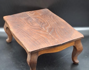 Taburete antiguo francés de roble tallado con patas cabriolé – Banco rústico bajo de 1890