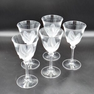 Stunning Delicate Vintage Crystal Glasses Set 5 piec Florence D’Arques-Durand  Wine Water Sherry Glasses Frosted Raised Petals France 1990s