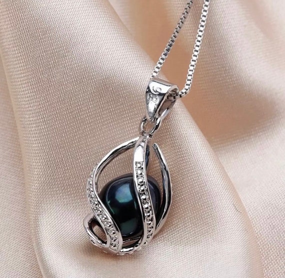 Черная жемчужина в кулоне как выглядит фото Classic Special Design 8-9mm Natural Pearl Cage Pendant with Etsy
