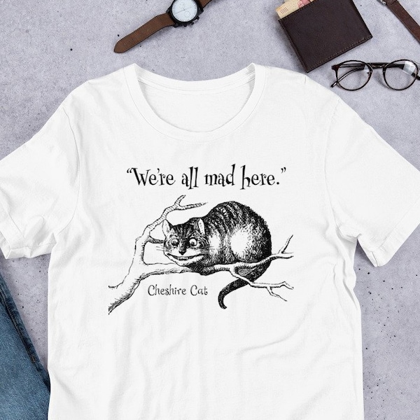 Grinsekatze T-Shirt, Wir sind alle verrückt hier T-Shirt, Alice im Wunderland Shirt, Buchklassiker, literarisches T-Shirt, Katzenliebhaber Shirt