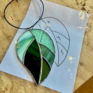 Digital Stained Glass Pattern for Download - Leaf