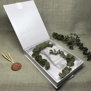 Luxury Wedding Invitation, Acrylic Invitations, Plexiglass Invitation Clear Invitation With Metalic Cardboard Box and White Color