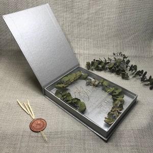 Luxe bruiloft uitnodiging, acryl uitnodigingen, plexiglas uitnodiging duidelijke uitnodiging met metalic kartonnen doos en lichtgrijze kleur