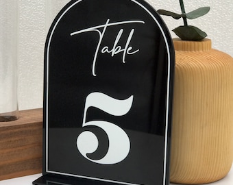 Números de mesa de boda de acrílico con arco negro y soporte