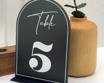 Números de mesa de boda de acrílico con arco negro y soporte