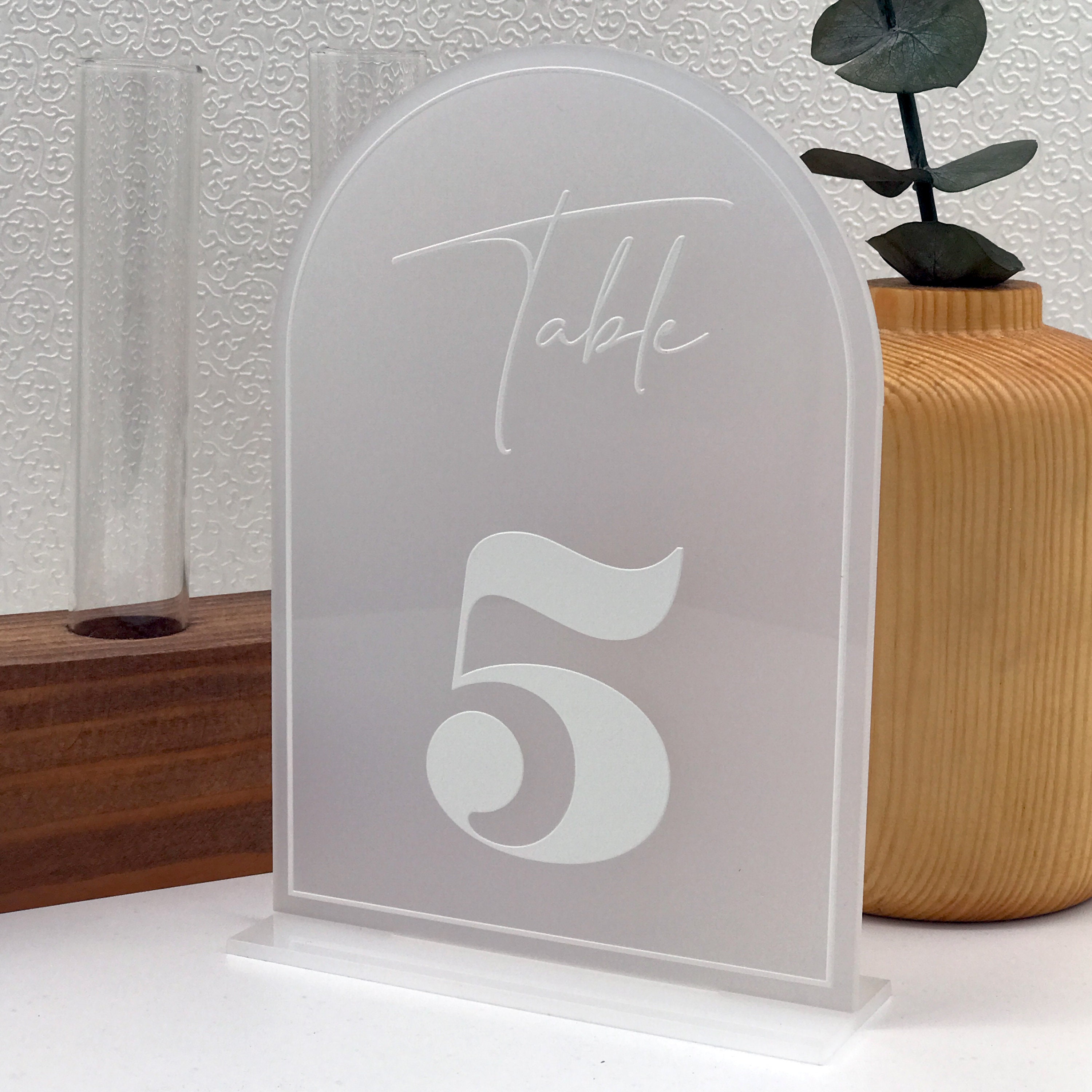 10 Numeri Da Tavolo In Acrilico Trasparente Per Matrimonio (12,5x17,5cm) Con Base In Legno - Moderni E Riutilizzabili - 2