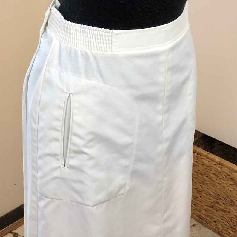 Vintage 1970s 1980s Koret of California White Midi True Wrap Skirt w/ elastic side waist, cotton blend, pockets, size 10 image 5