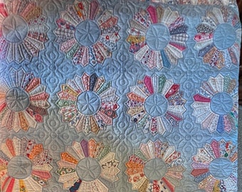 Vintage Dresdner Platte Quilt mit Eistüte Bordüre, schöne Stoffe und Farben, ausgezeichnete Handquiltung, 90 "x 76", Bauernhausdekor