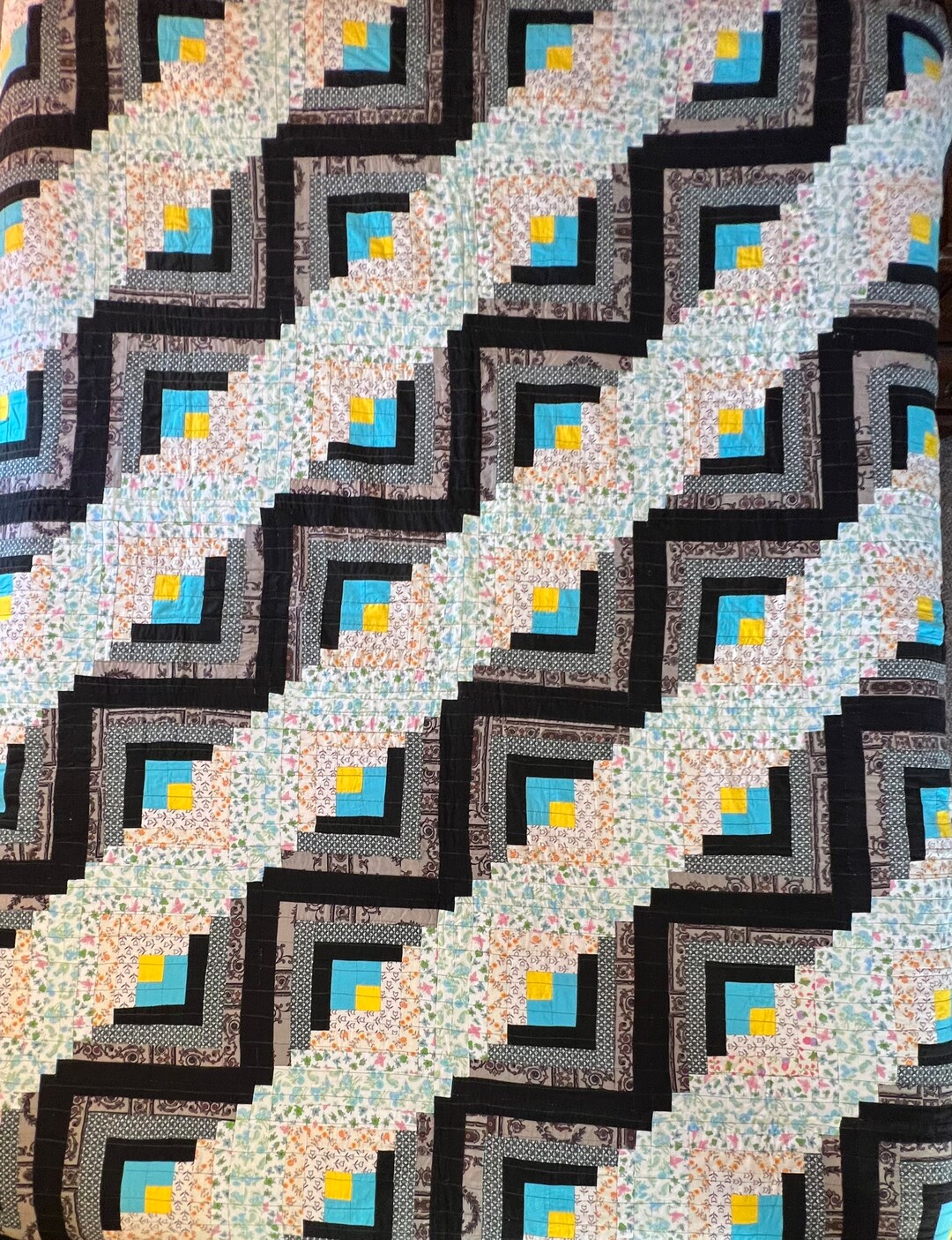 Vintage Log Cabin Quilt, Hand Pieced and Machine Quilt, Collectible