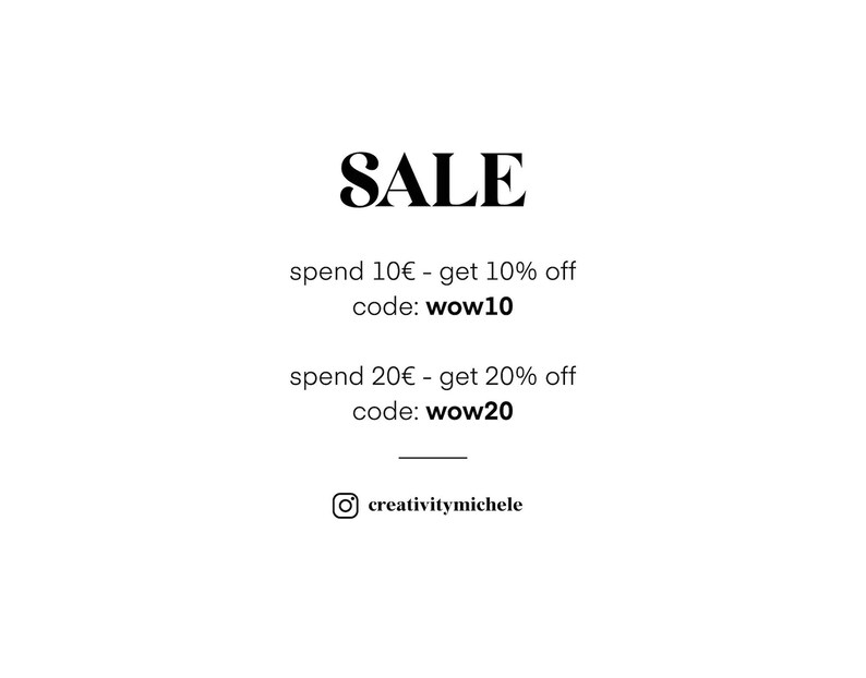 K&ouml;nnte beinhalten: Eine Grafik mit dem Wort "SALE" in fettem schwarzen Text. Der Text darunter lautet "spend 10&euro; - get 10% off code: wow10 spend 20&euro; - get 20% off code: wow20" und enth&auml;lt den Instagram-Handle "creativitymichele".