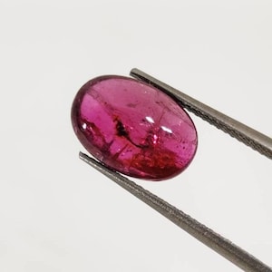 Cabochon liscio con tormalina rosa naturale/Cabochon con rubellite rosa/Pietra preziosa sciolta/Cabochon con tormalina ovale con fondo piatto/9x13 mm/3,85 carati