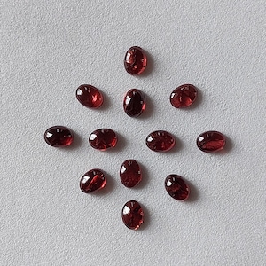 5 pezzi, 6 x 8 mm, cabochon lisci di granato rosso naturale di forma ovale/cabochon lisci di granato calibrato/cabochon ovali di granato per gioielli/CBN-004