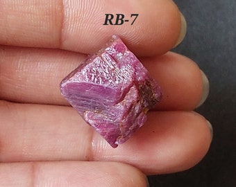 1 Stück Unbehandelter natürlicher Rubin Rohstein / Rubin Rohstein / Roh Rubin / Rubin Edelstein / Juli Geburtsstein / Rubin Kristall / Rubin / Rubin Edelstein / RB-A