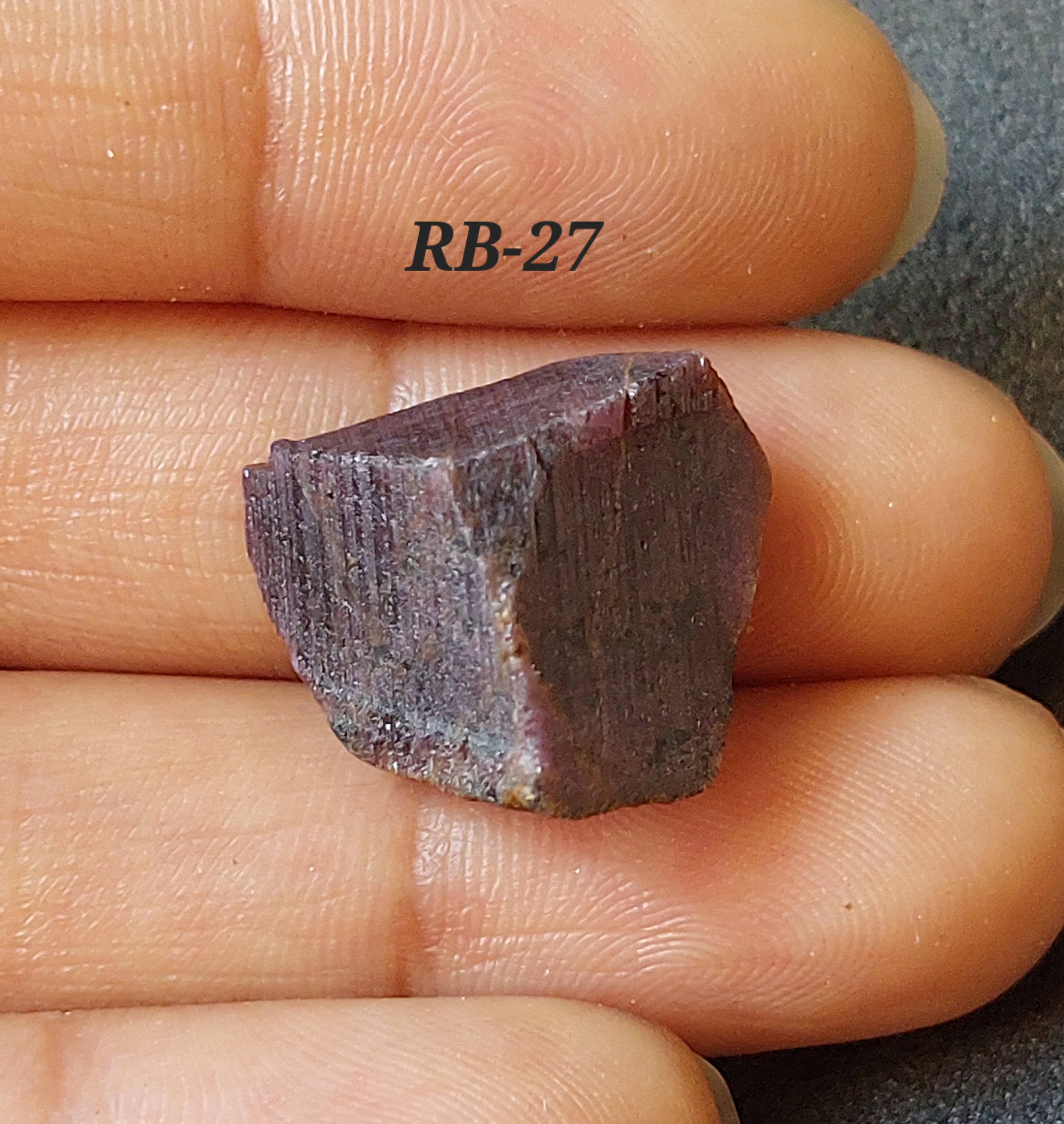 ルビー原石1キロオーバーパイライト共生No.1398