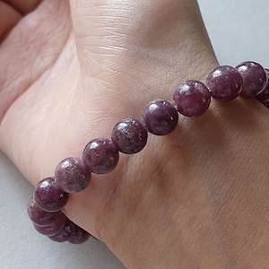 Lepidolith Armband / Lepidolith Perlen Armband / Lepidolith Edelstein Armband / Dehnbares Armband / Wohlhabenden Armband / 8 MM /RJS-419