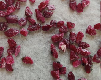 RARE ! RUBIS BRUT ROUGE POURPRE DE TANZANIE DE 4,06 CARATS ★★ p366.135T