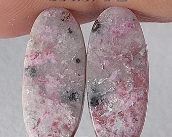 Oval kobaltkalcit cabochonpar: Naturlig rosa ädelsten, fri borrning