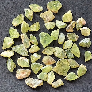 5 Pieces Natural Green Sphene Raw Gemstone/Sphene(Titanite) Rough Gemstone/Wire Wrapping Stone/Healing Crystals/10-20 MM Size/SPN01