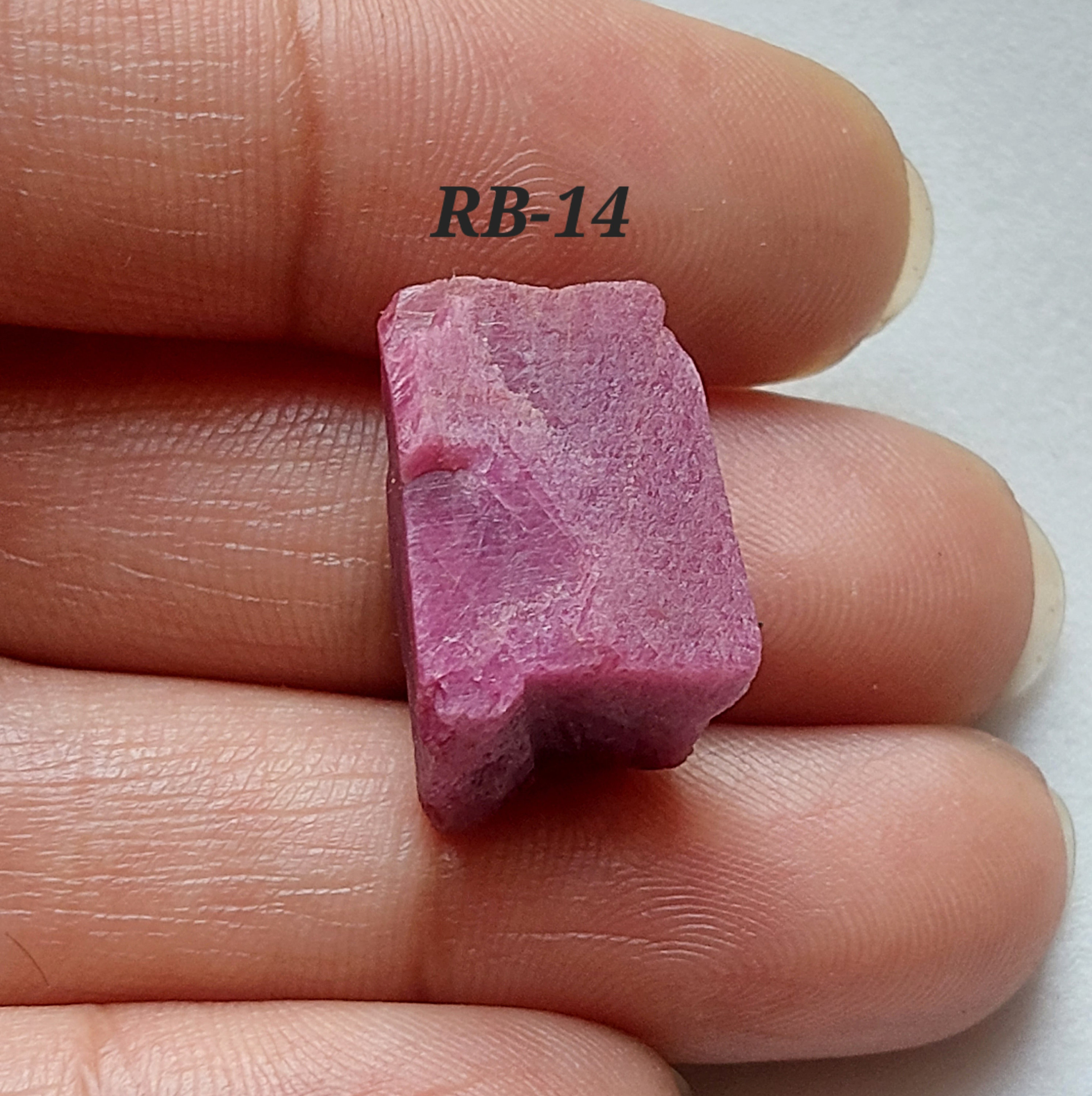 ルビーの原石 楽天市場】【現品限り】 ルビー 原石 ギニア産 非加熱 結晶