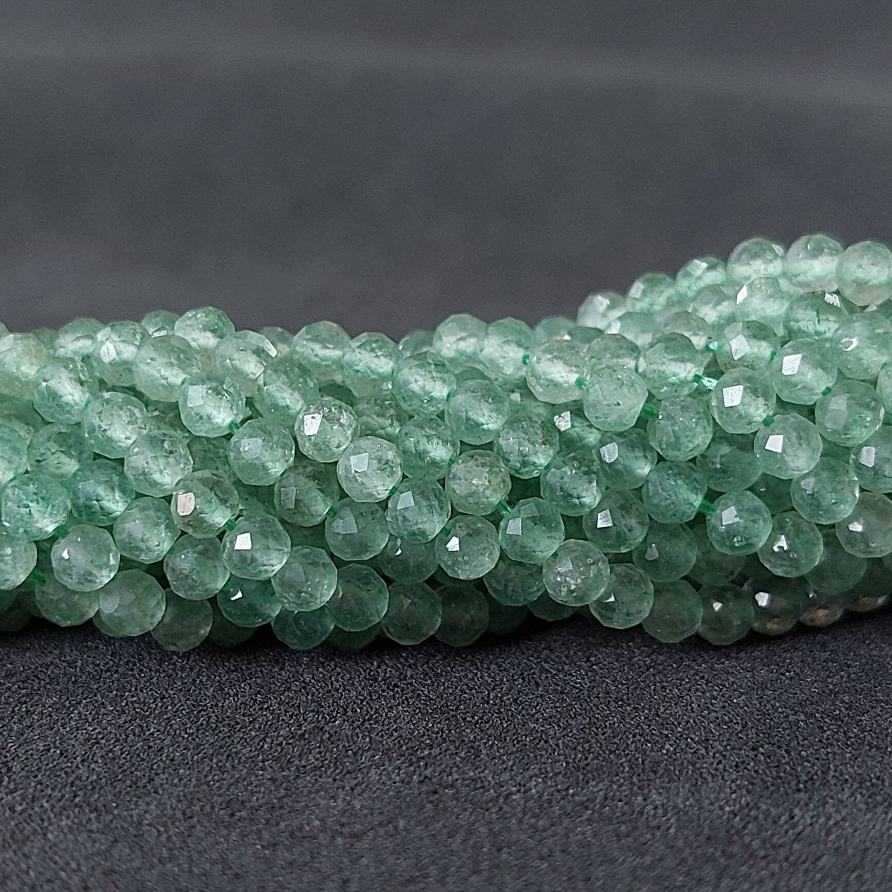 ファセットグリーンアベンチュリンロンデルビーズ：天然石、3.5mm、15