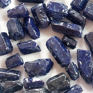 5 Pieces 8-16 MM Long Blue Sapphire Rough Gemstone/Blue Sapphire Raw/Glass Filled Blue Sapphire Crystals/Sapphire Rough/Raw Sapphire/B-101