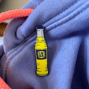 Inca Kola Enamel Pin – Peru Iconic Soda Bottle Pin, Peruvian Souvenir, Travel Keepsake, Retro Metal Lapel Pin