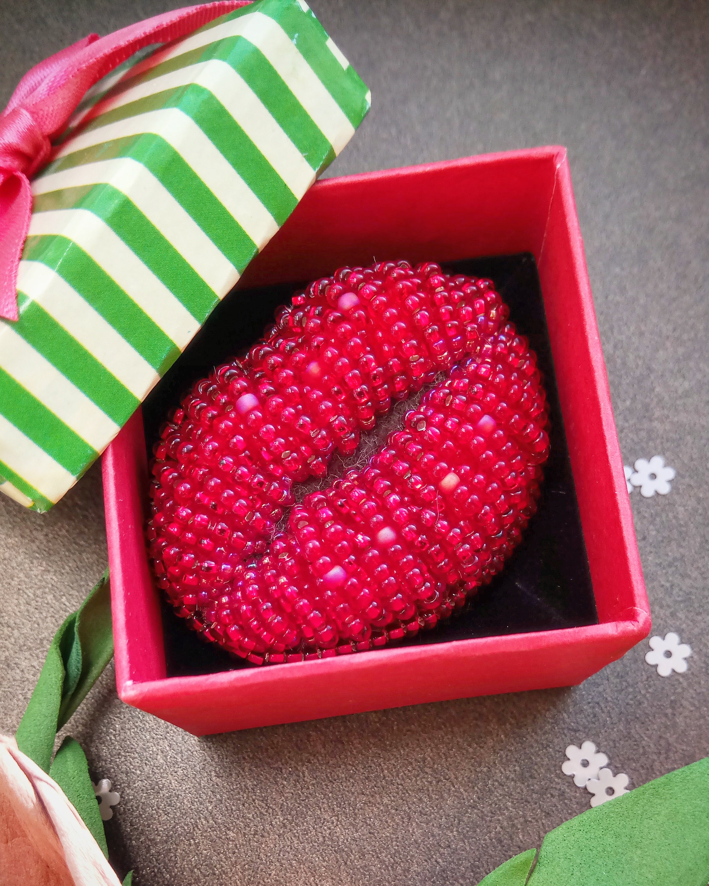 Brooch lips. Brooch lipstick. Handmade brooch. Red brooch. Set Etsy