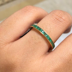 Natural Emerald Gold Band, Solid 18K Gold Ring, Eternity Band, May Birthstone Ring, Stackable Minimalist Ring, Wedding Band, Gift For Her