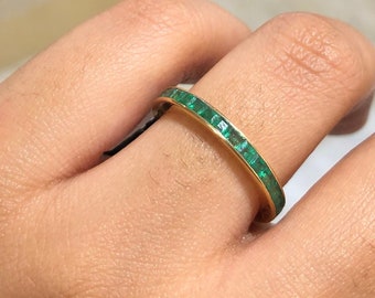 Natural Emerald Gold Band, Solid 18K Gold Ring, Eternity Band, May Birthstone Ring, Stackable Minimalist Ring, Wedding Band, Christmas Gift