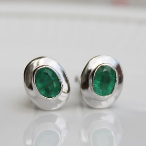 Emerald Iridescent Cufflink, Solid 925 Silver Cufflink, Natural Oval Emerald Cufflink, May Birthstone, Minimalist Cufflinks, Men&#39;s Gift