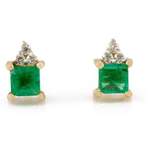 Orecchini a bottone con diamanti e smeraldo naturale, orecchini in oro massiccio 14 carati, orecchini in oro con diamanti veri, orecchini con pietra portafortuna di maggio, orecchini minimalisti, regalo di Natale