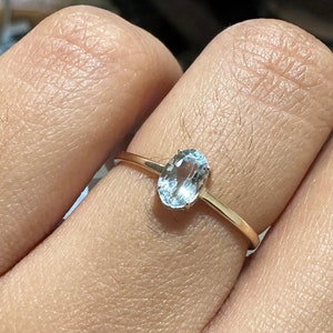 Massiver 14K Goldring, natürlicher Aquamarinring, März Geburtssteinring, Statementring, Minimalistischer Ring, stapelbarer zierlicher Ring, Weihnachtsgeschenk