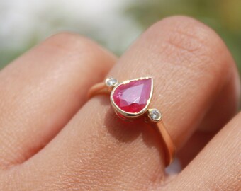 Natürlicher Birne Rubin Ring, echter Diamant Goldring, massiver 14K Goldring, Juli Geburtsstein Ring, Statement Ring, zierlicher Ring, minimalistischer Ring