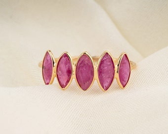 Natürlicher Rubin Goldring, massives 18K Gelbgold, Statement Ring, halbes Eternity Band, Minimalistischer Ring, Juli Geburtsstein, Valentinstag