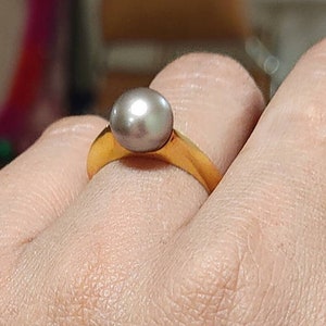 Anello in oro massiccio 18 carati, anello con perla nera naturale, anello importante, pietra portafortuna di giugno, anello con perla rotonda minimalista, anello solitario, regalo di Natale