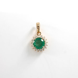 Solid 14K Yellow Gold, Natural Round Emerald Diamond Pendant, May Birthstone, Cluster Necklace, Minimalist Necklace, Charm Pendant Necklace