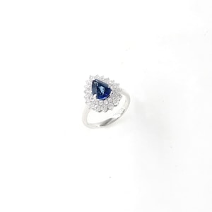 Anillo de oro con zafiro azul natural y diamante, oro blanco macizo de 18 quilates, piedra natal de septiembre, engaste en garra, anillo minimalista con personalidad, regalo para ella.
